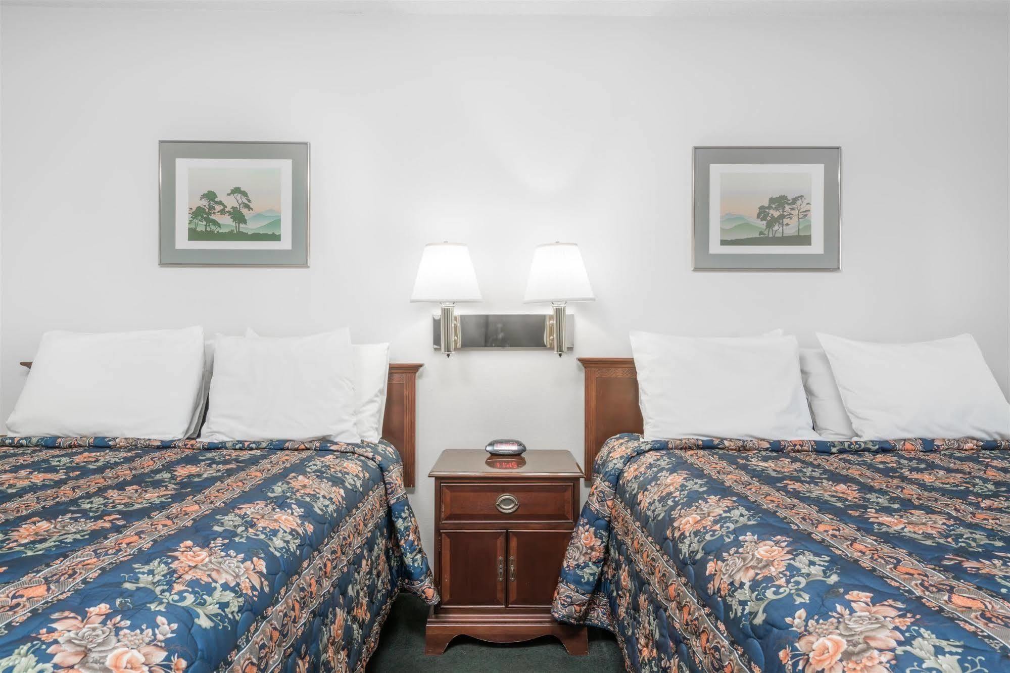 Motel Super 8 By Wyndham Eau Claire I-94 Esterno foto
